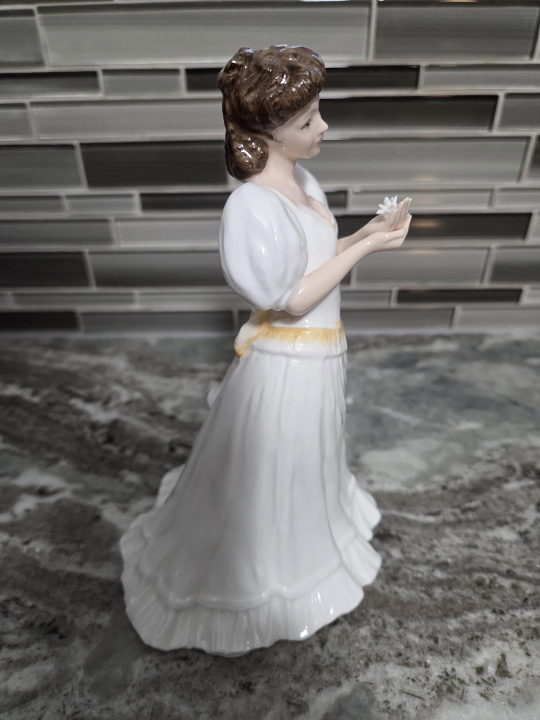 Royal Doulton Maria Figurine HN 3381 - photo 4