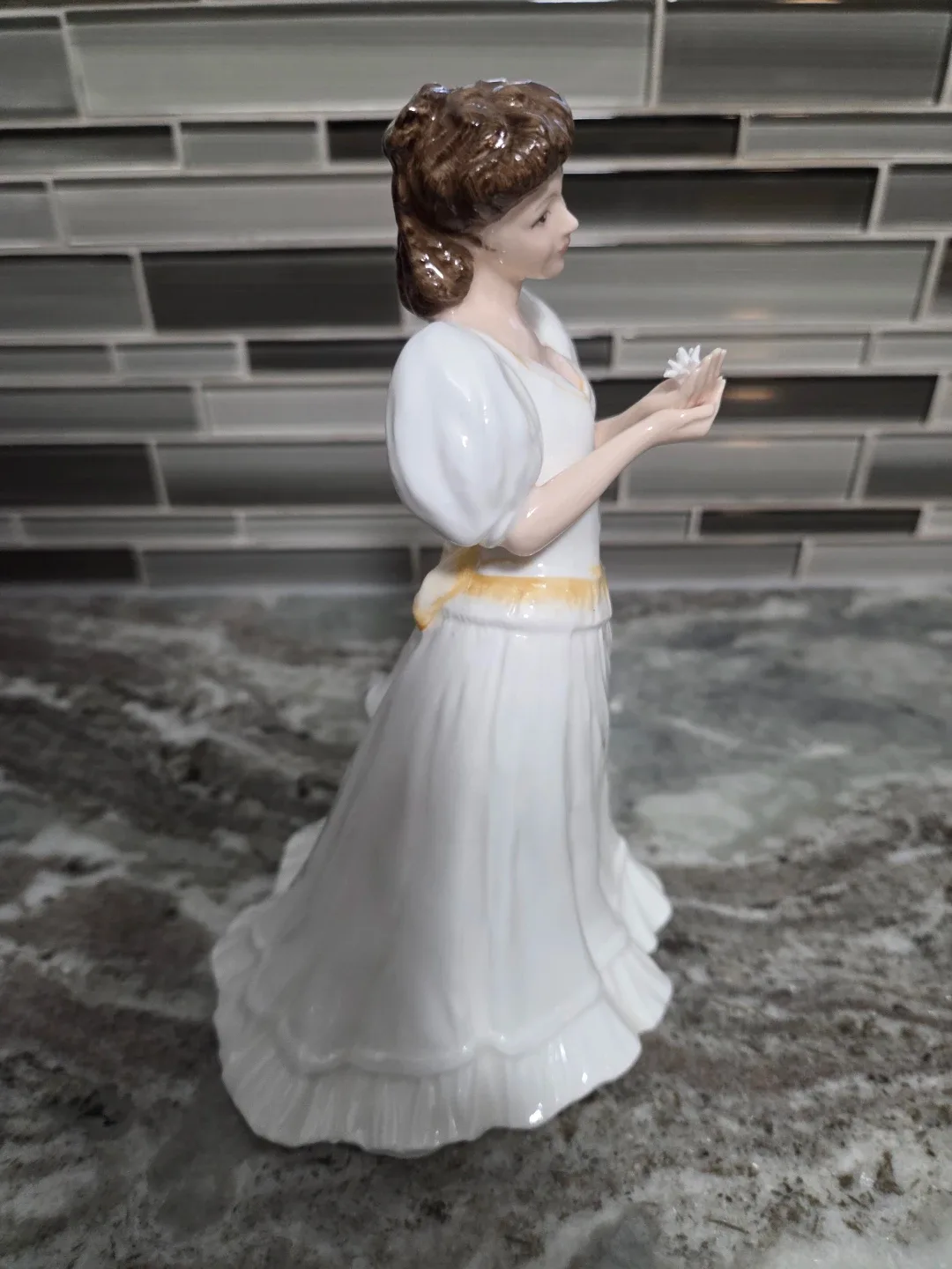 Royal Doulton Maria Figurine HN 3381 - photo 4
