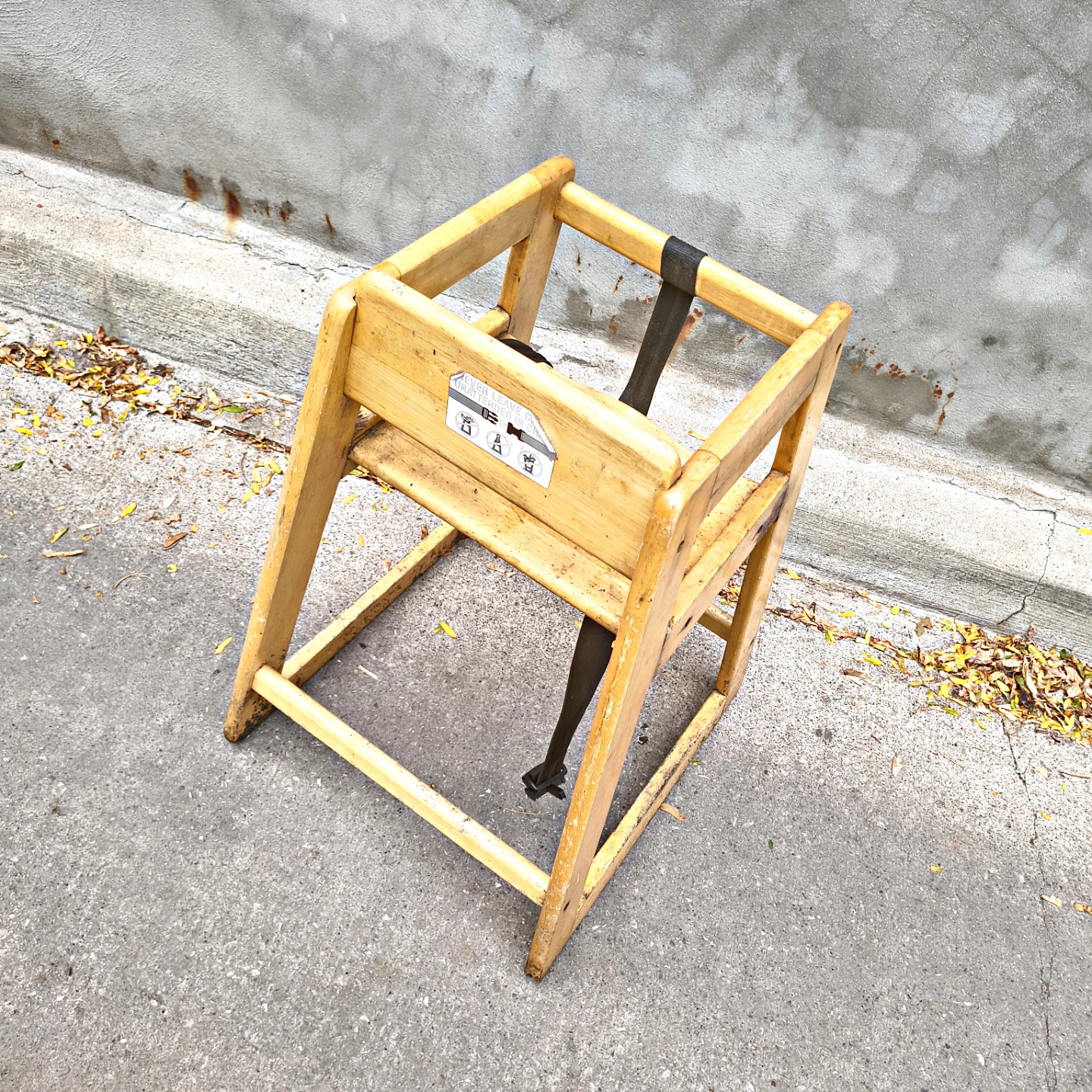 Toddler's Safety Chair  _ Pine and black strap - photo 3