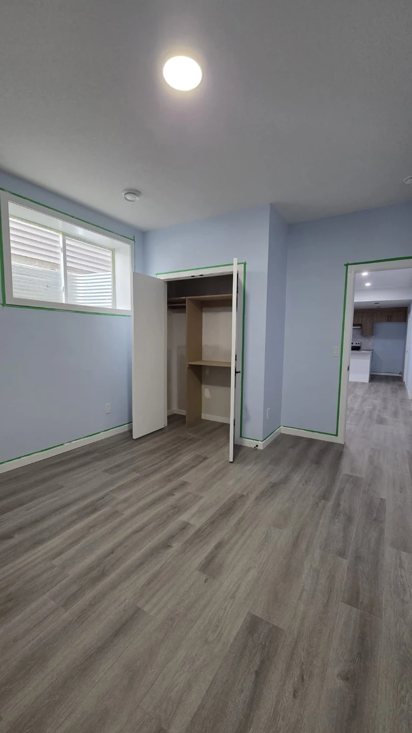 Fully finished Legal 2-bedroom basement suite - photo 5