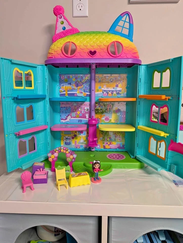 Gabby's Dollhouse Celebration Playset - like new