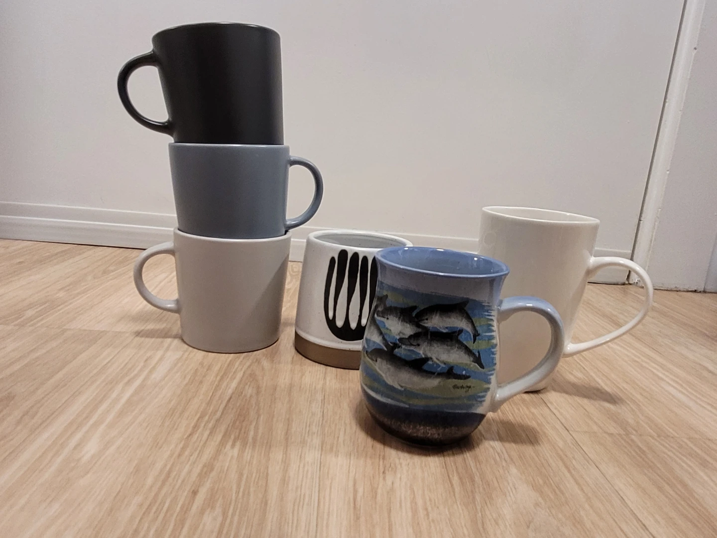 Various mugs (6 items)