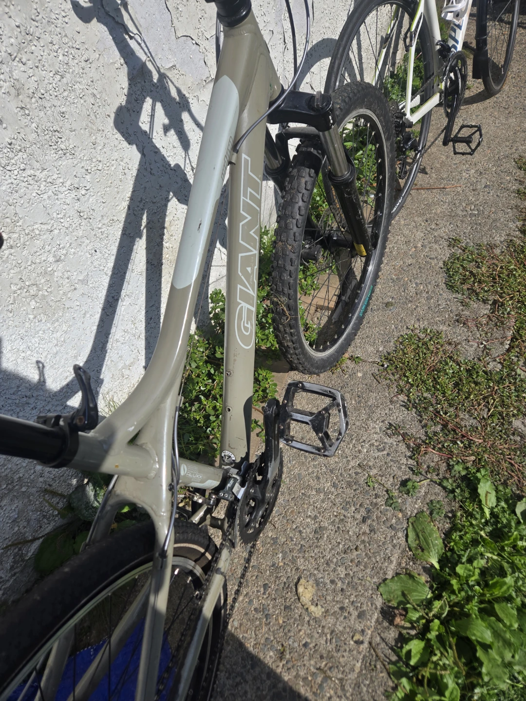GIANT Mountain Bike - photo 2