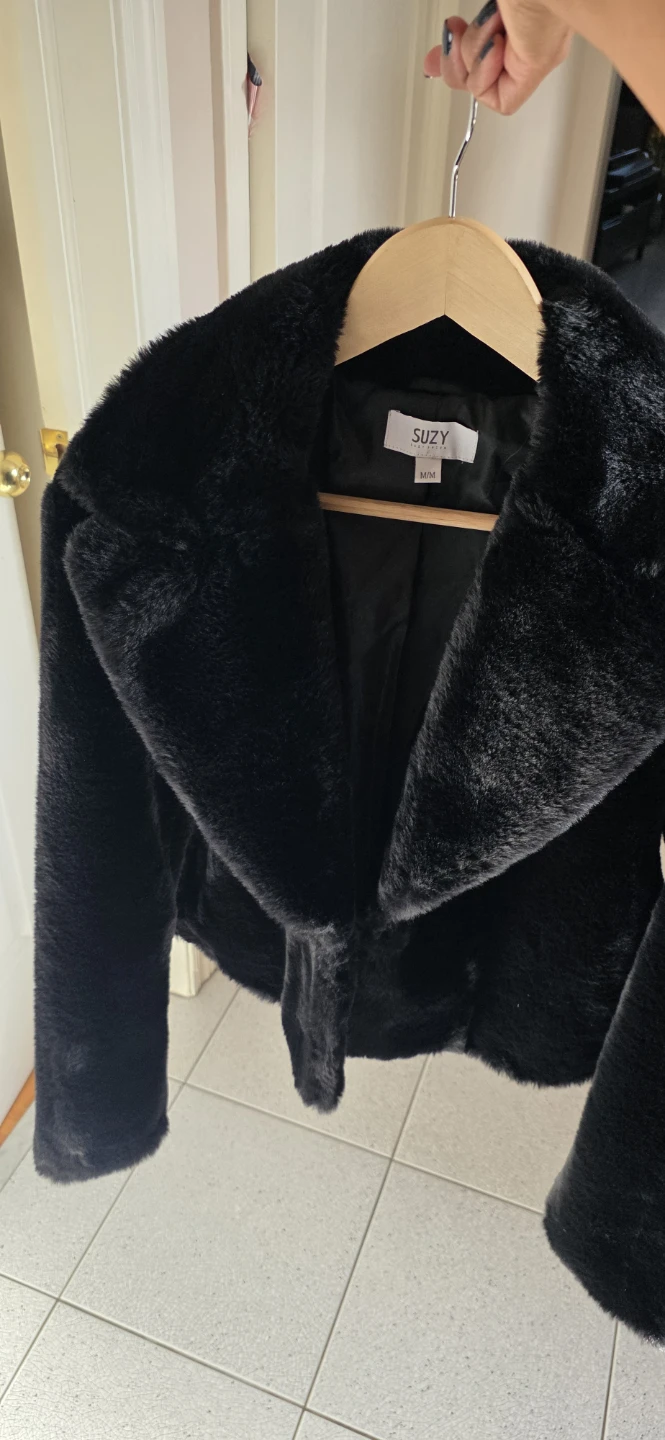 Suzy Shier Black Faux Fur Jacket - photo 2