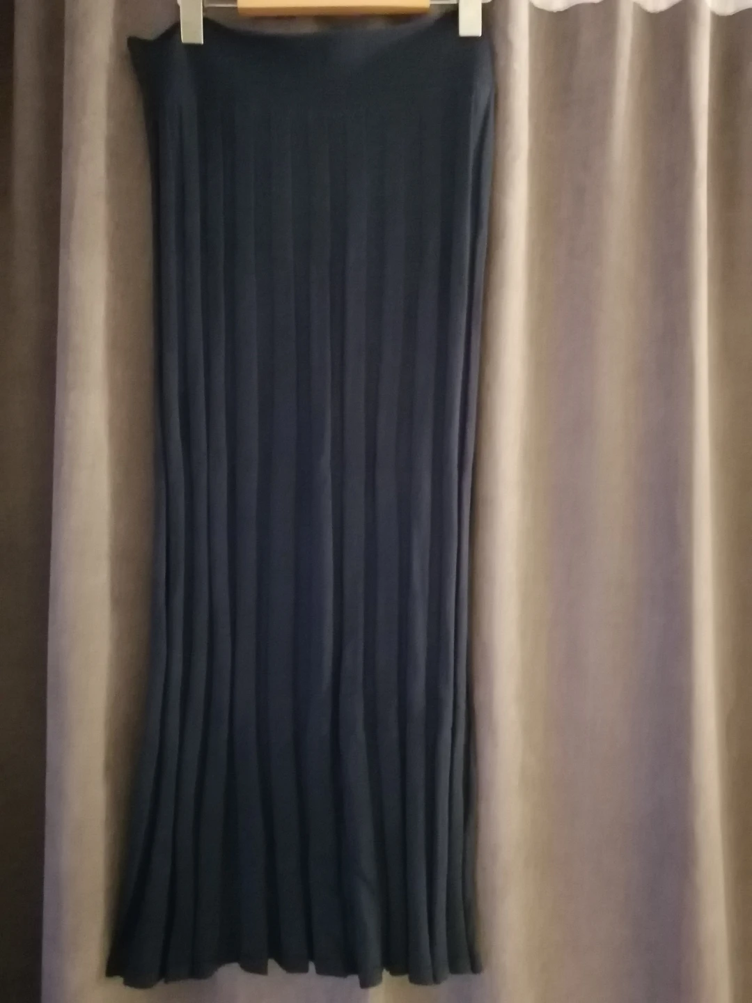 Navy Blue Pleated Long Skirt. (L/XL)