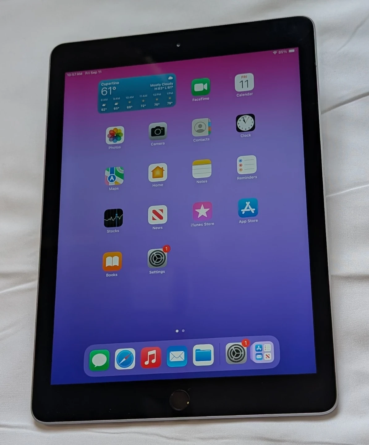 NICE APPLE iPad 6 6TH GEN 32GB WIFI