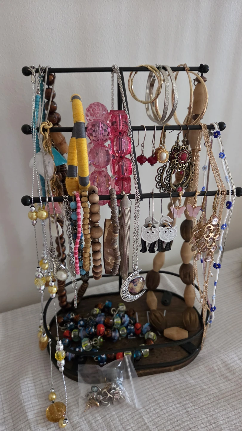 Collection of mixed jewellery/Accessories_witout the stand