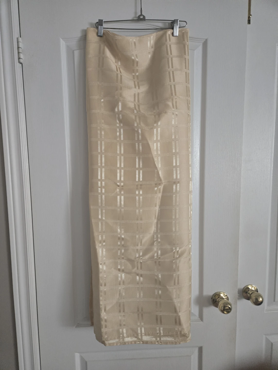 LIGHT YELLOW TABLE CLOTHS