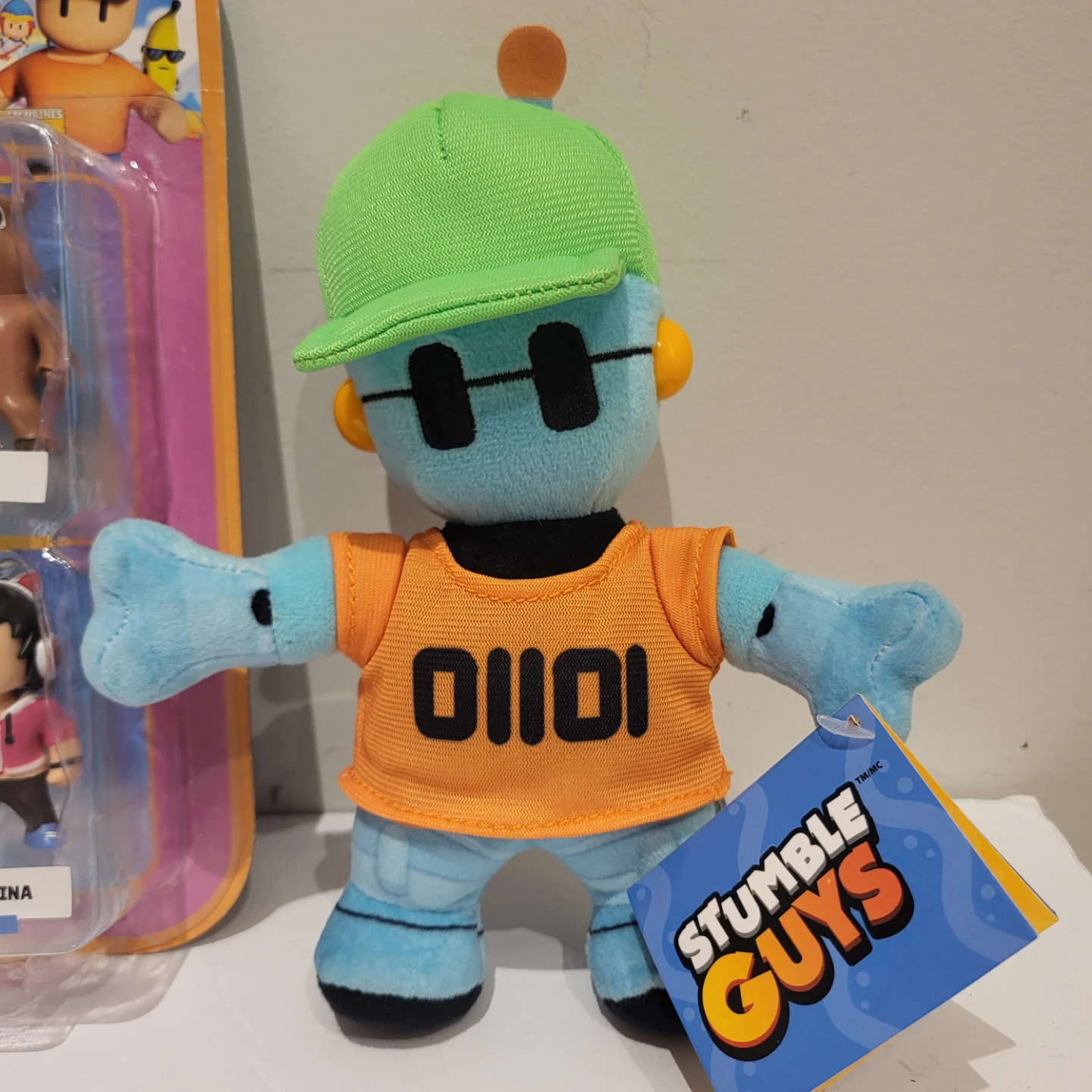 Stumble Guys Figure 5-Pack and Plush Bundle - photo 4