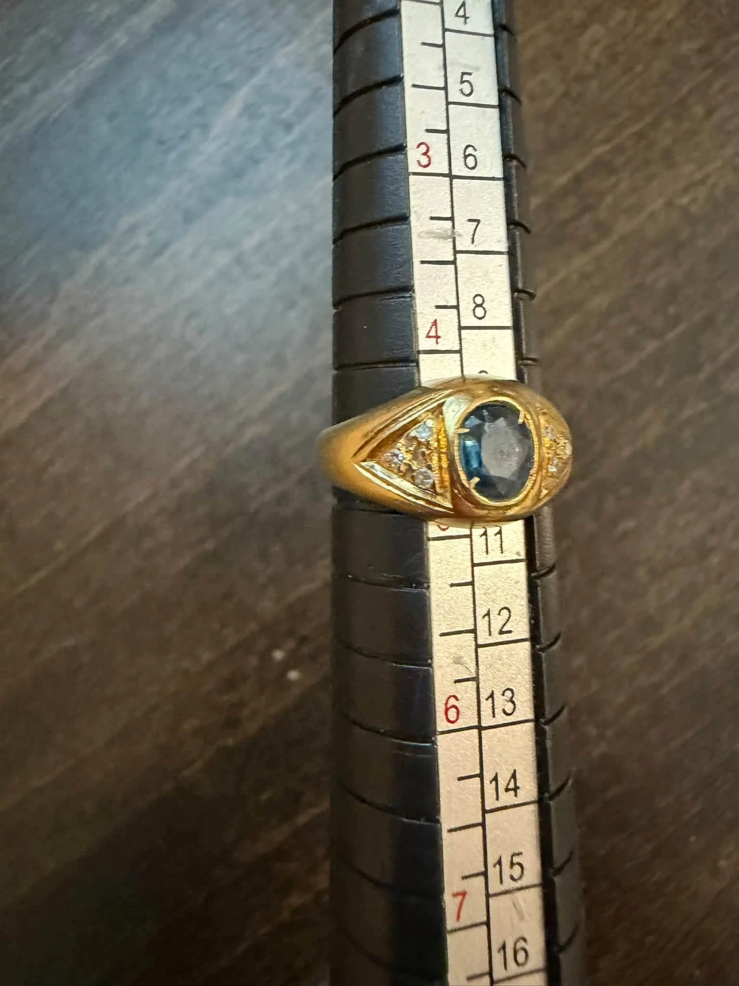 18k gold natural diamond & unknown center stone ring. - photo 4