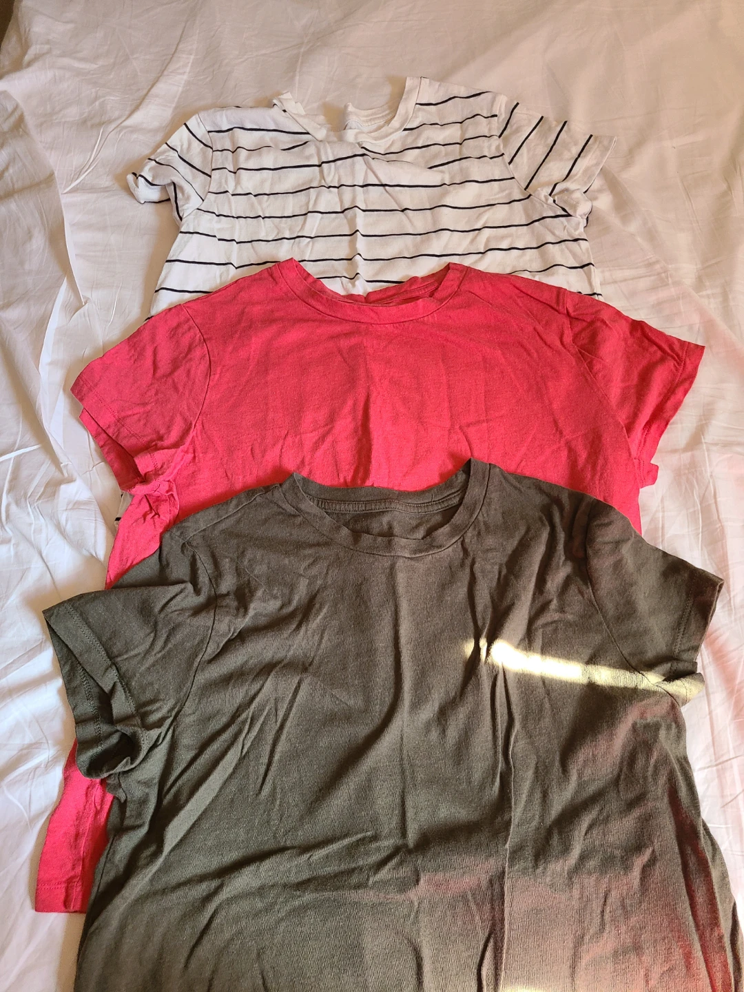 🏈 Set of 3 NWOT Women's tees L