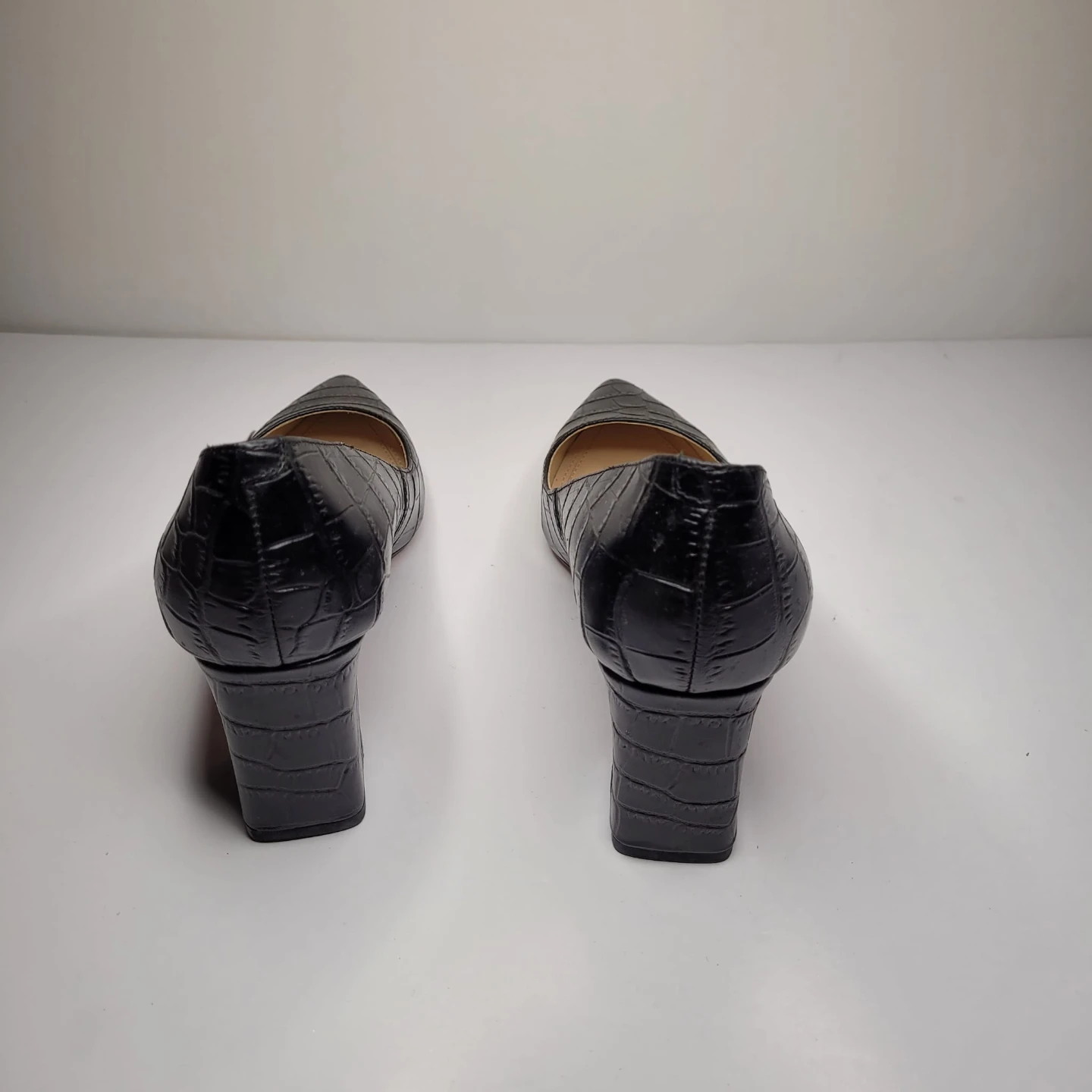 Marc Fisher black crocodile embossed block heels - photo 4
