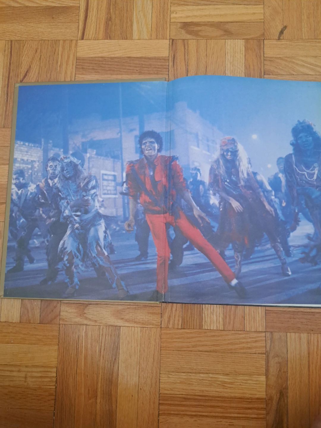 Michael Jackson 1984 Gallery Books Hardcover - photo 2