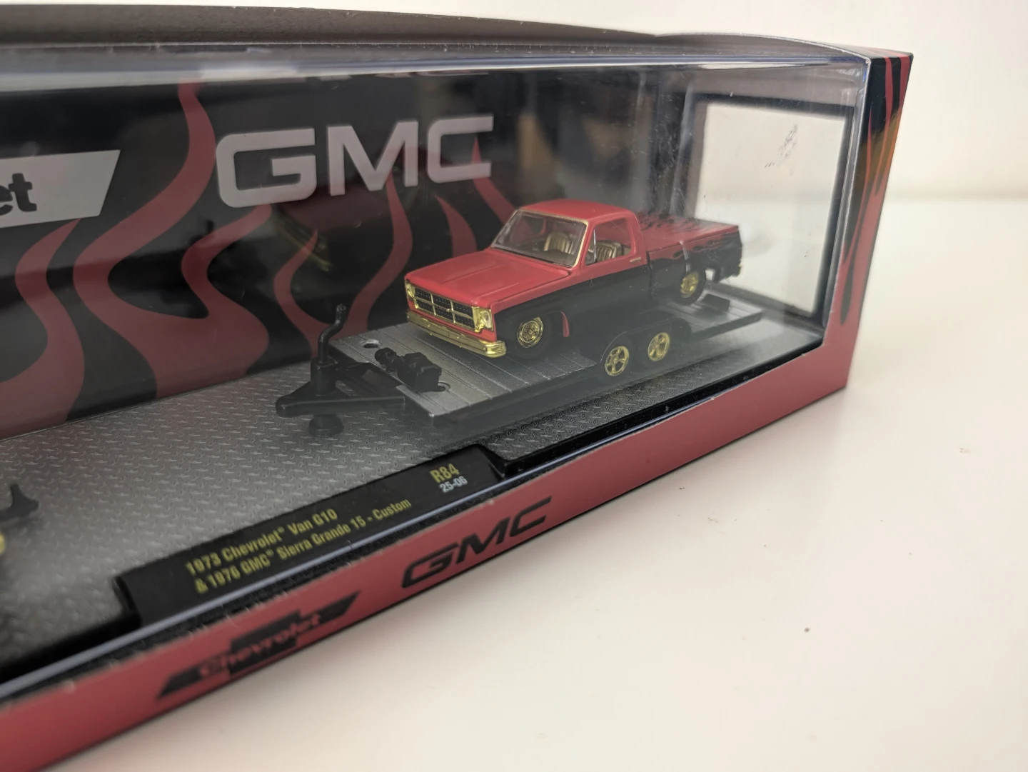 M2 Machines 1973 Chevrolet Van G10 & 1976 GMC Sierra Grande - photo 5