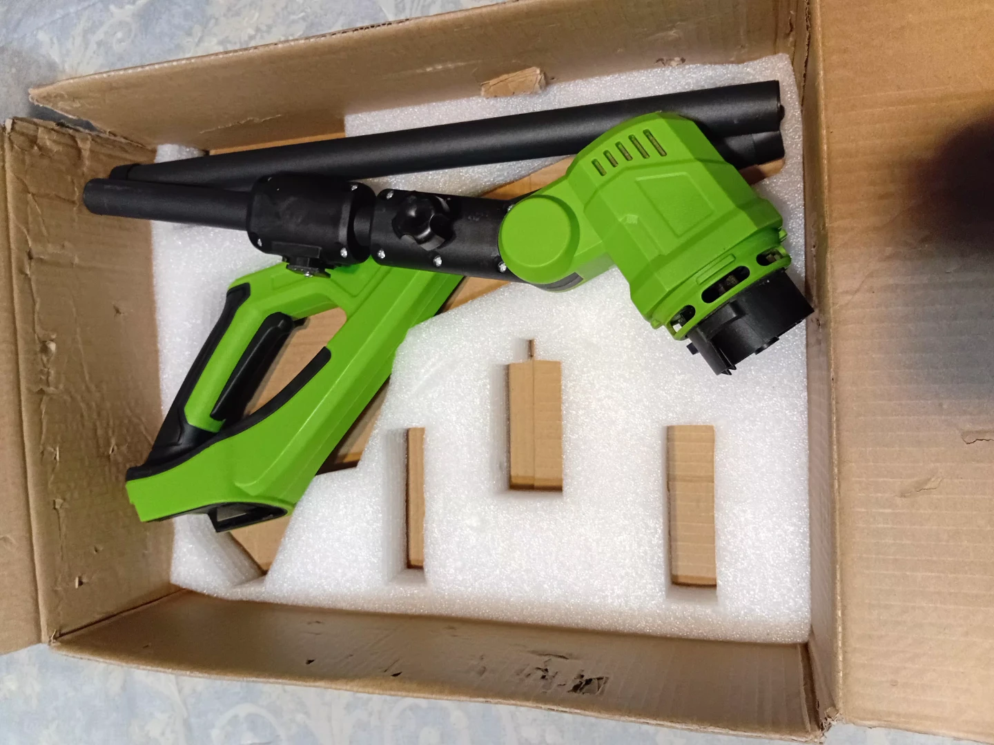 New Cordless Grass Trimmer with 2 Batteries