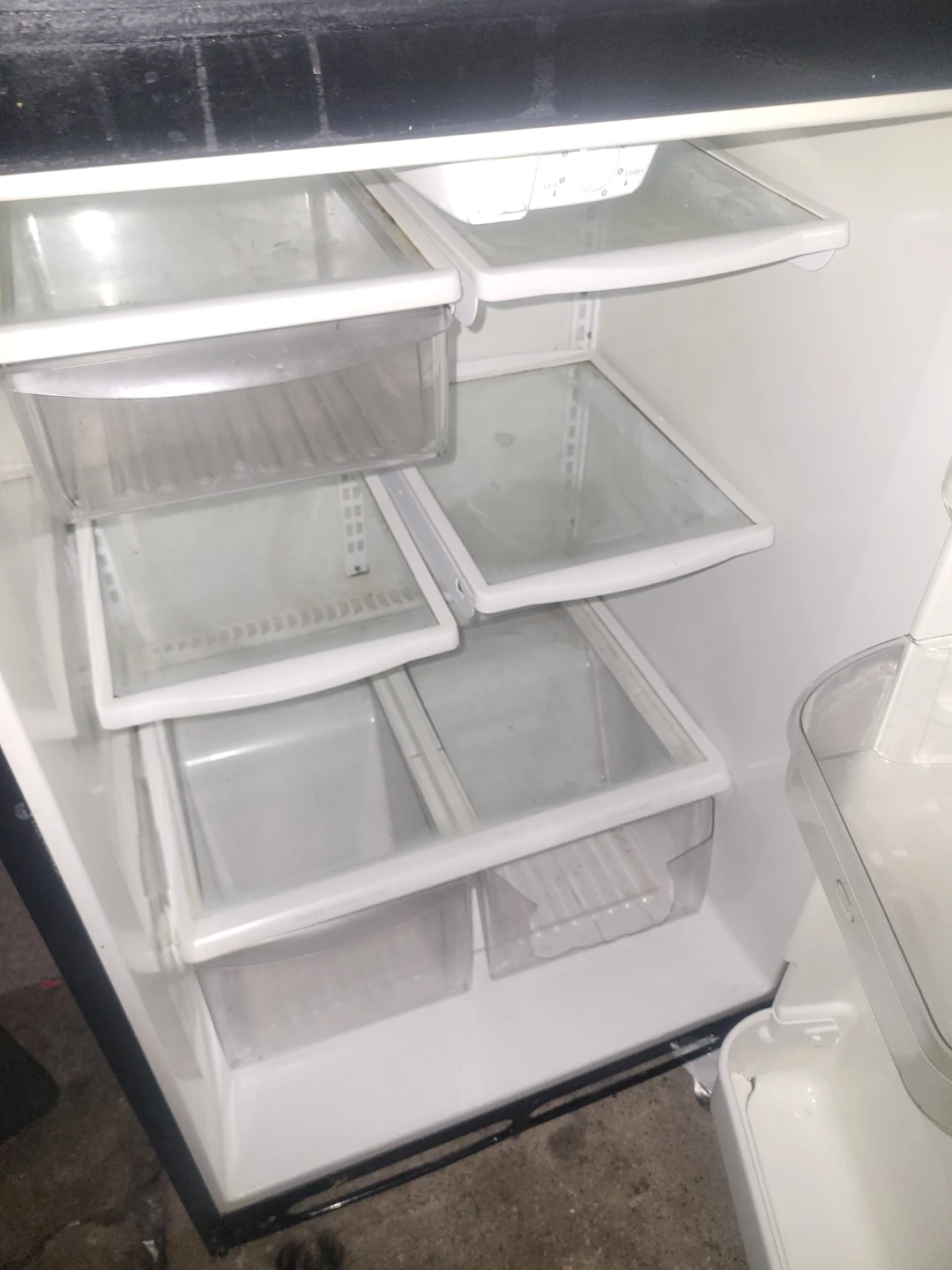 Frigidaire Black Top Mount Refrigerator - photo 3