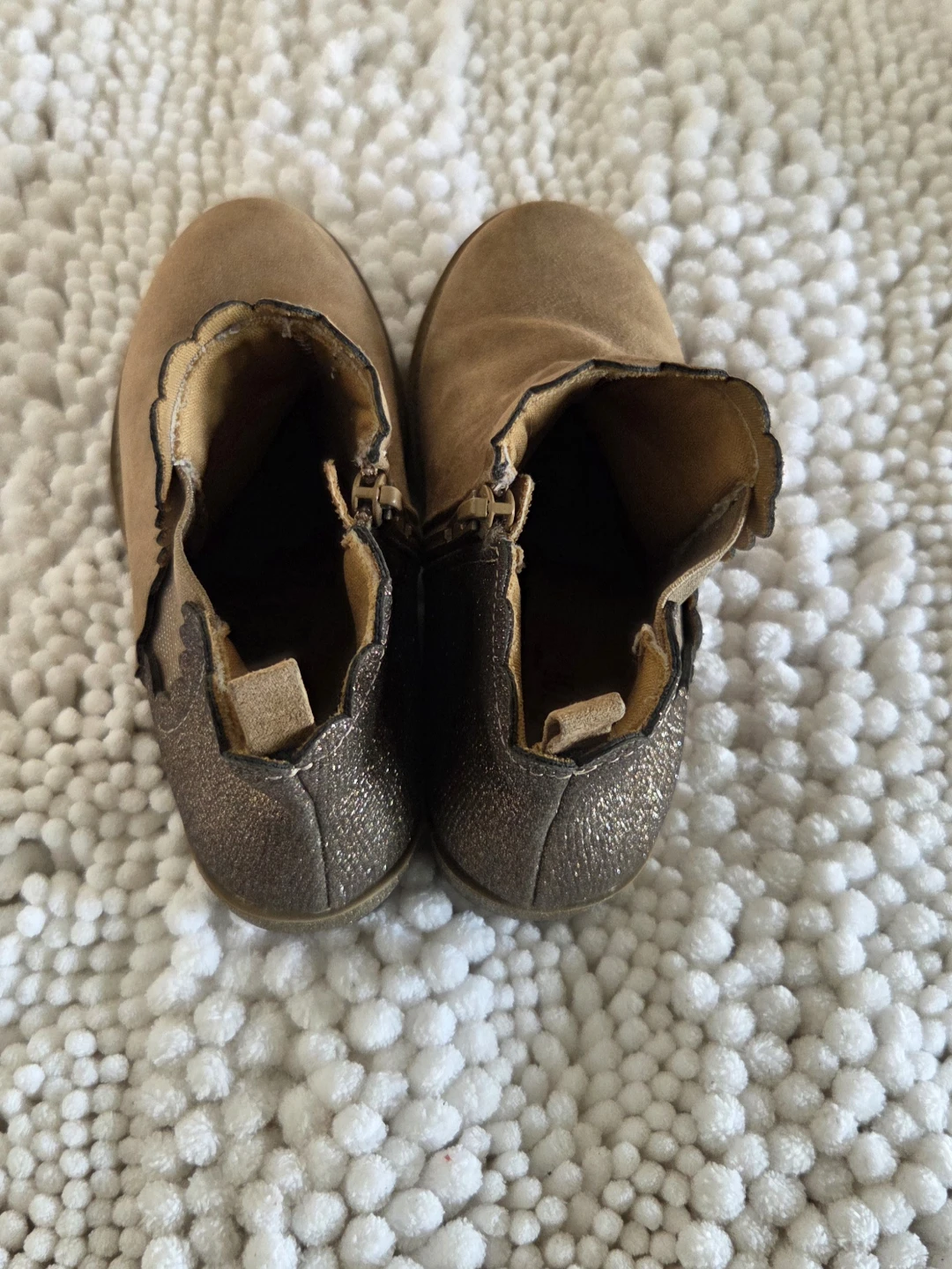 Girls size 12 tan and gold ankle boots - photo 2
