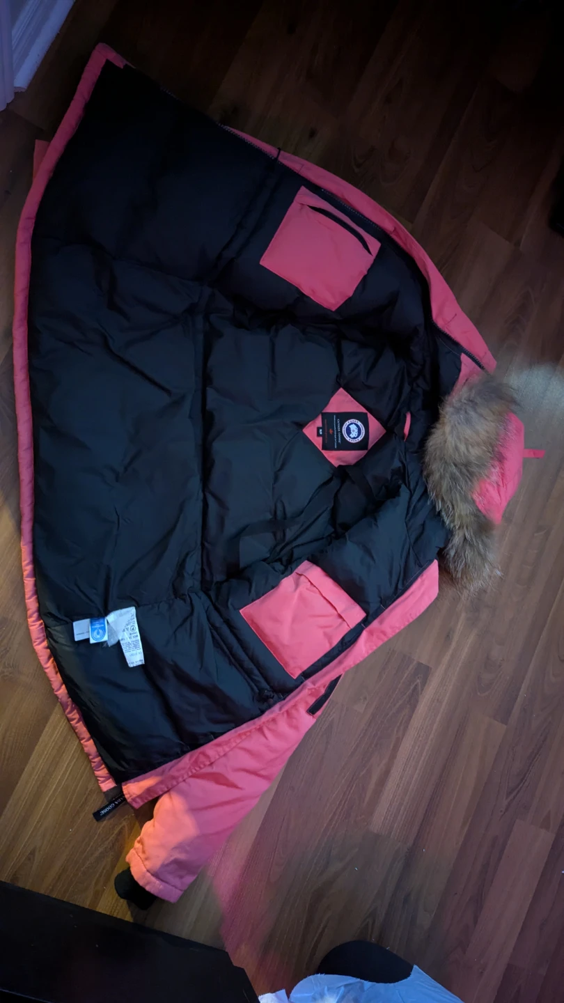 Canada Goose Parka Size Medium - photo 5