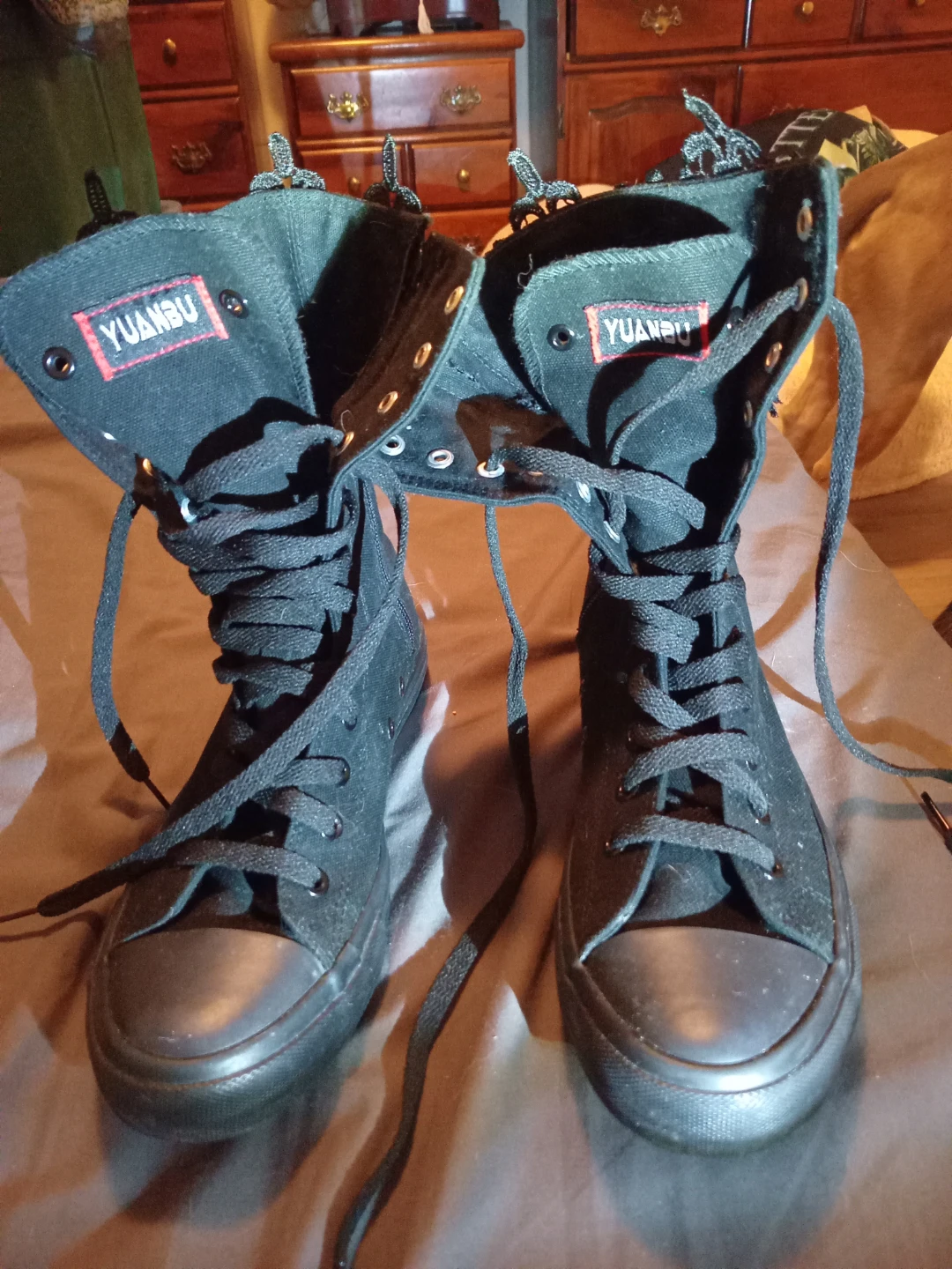 Yuanbu Black Lace High-Top Sneakers