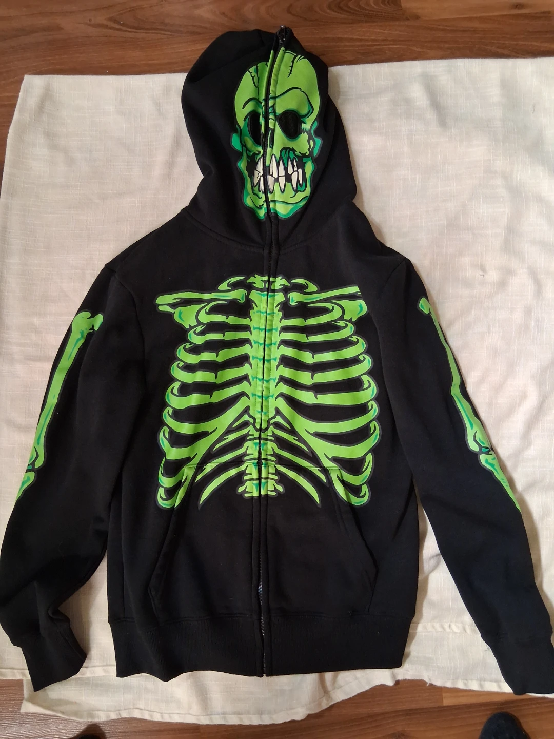 Skeleton Full-Zip Hoodie with mesh eye panels size large (14/16)