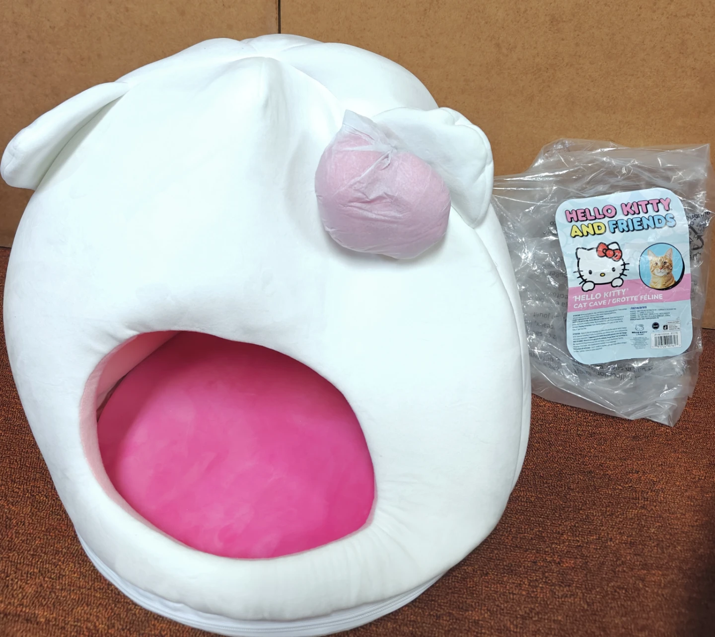 Hello Kitty and Friends - Hello Kitty Dog/Cat Cave