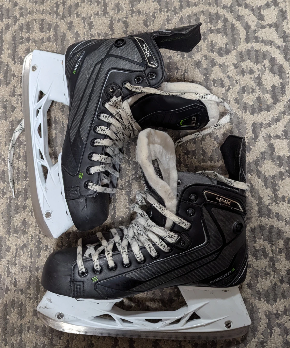 CCM Ribcor 44K Ice Skates Size 9.5 - photo 2
