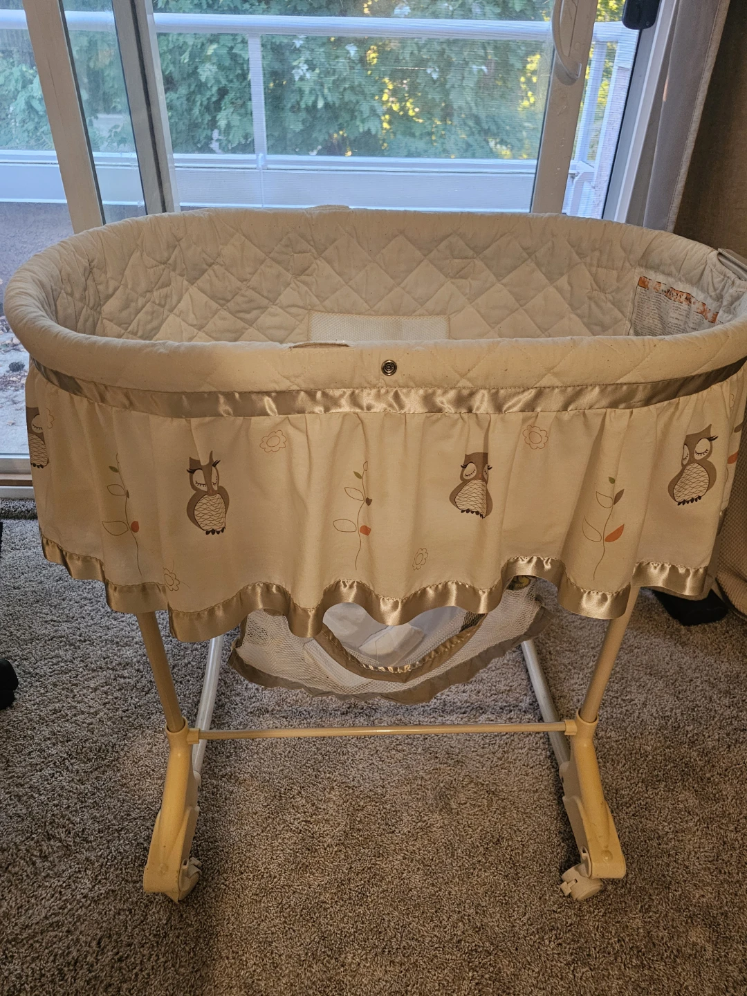 Baby Bassinet with Owl Pattern