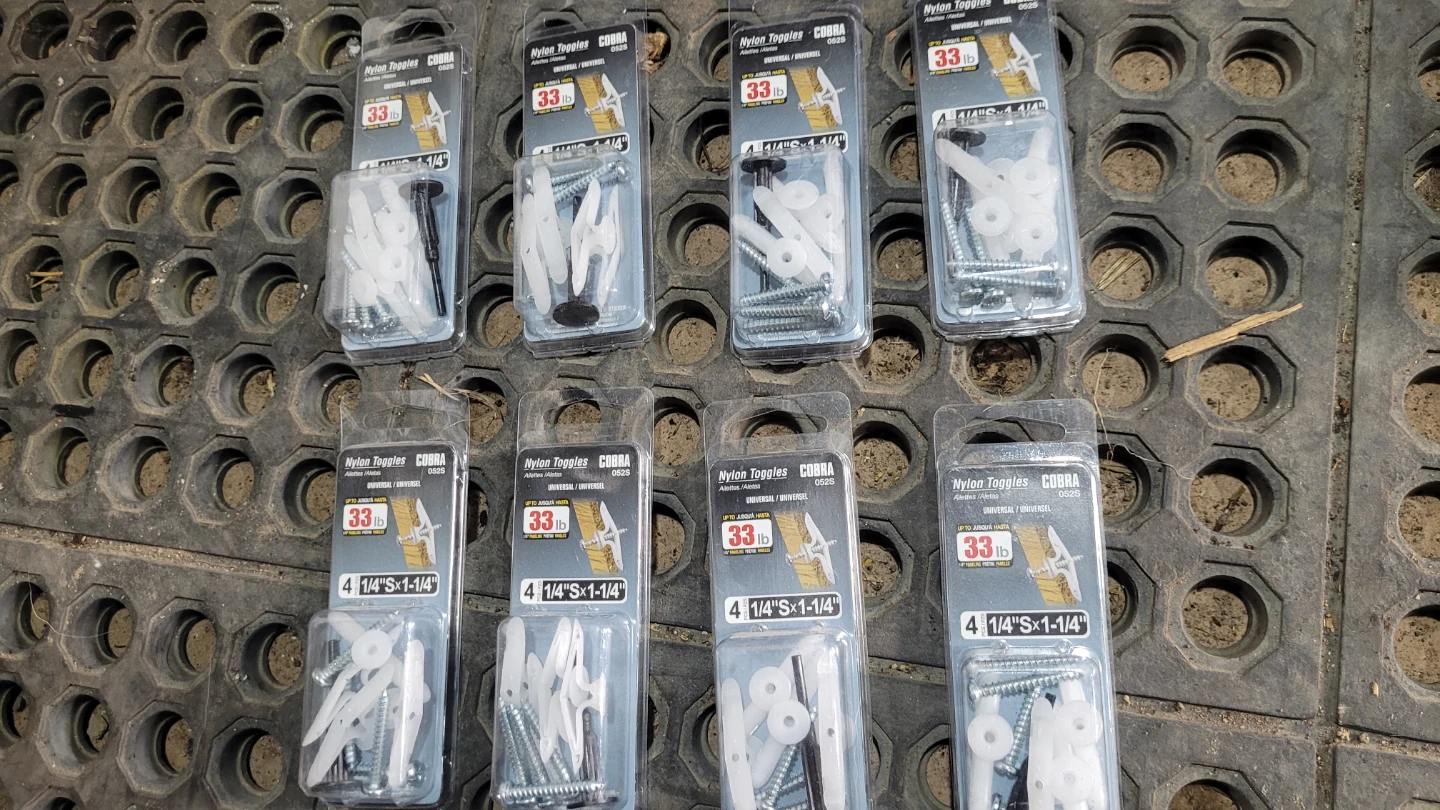 Assorted Cobra Anchors and Toggle Bolts Collection - photo 3