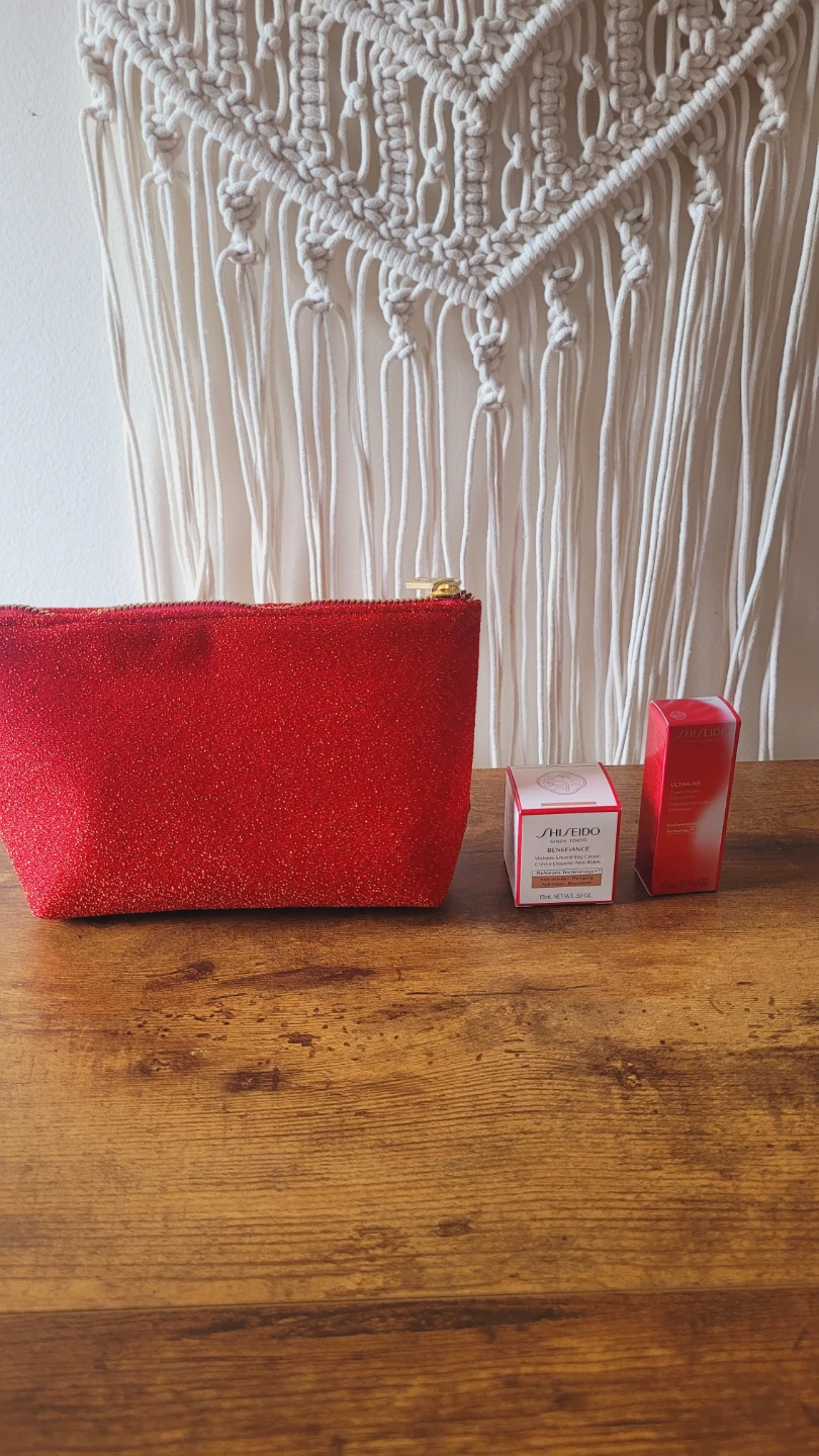 Shiseido Skincare Set + Cosmetic Pouch - photo 3