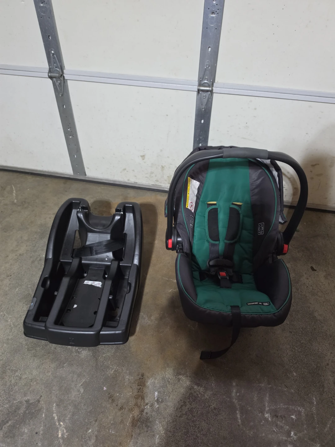 Graco Infant Car Seat with Base - photo 3