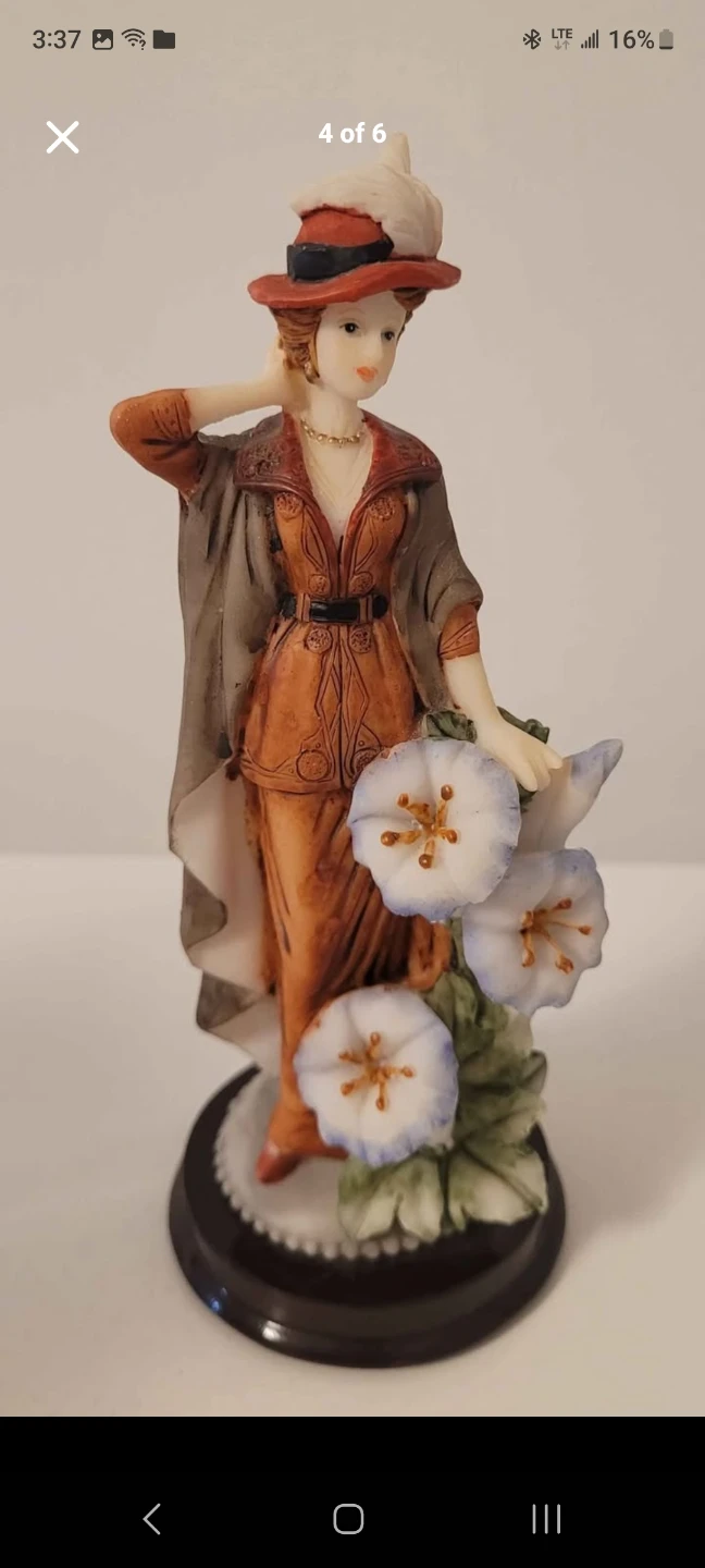 Vintage Porcelain Lady Figurine - photo 3