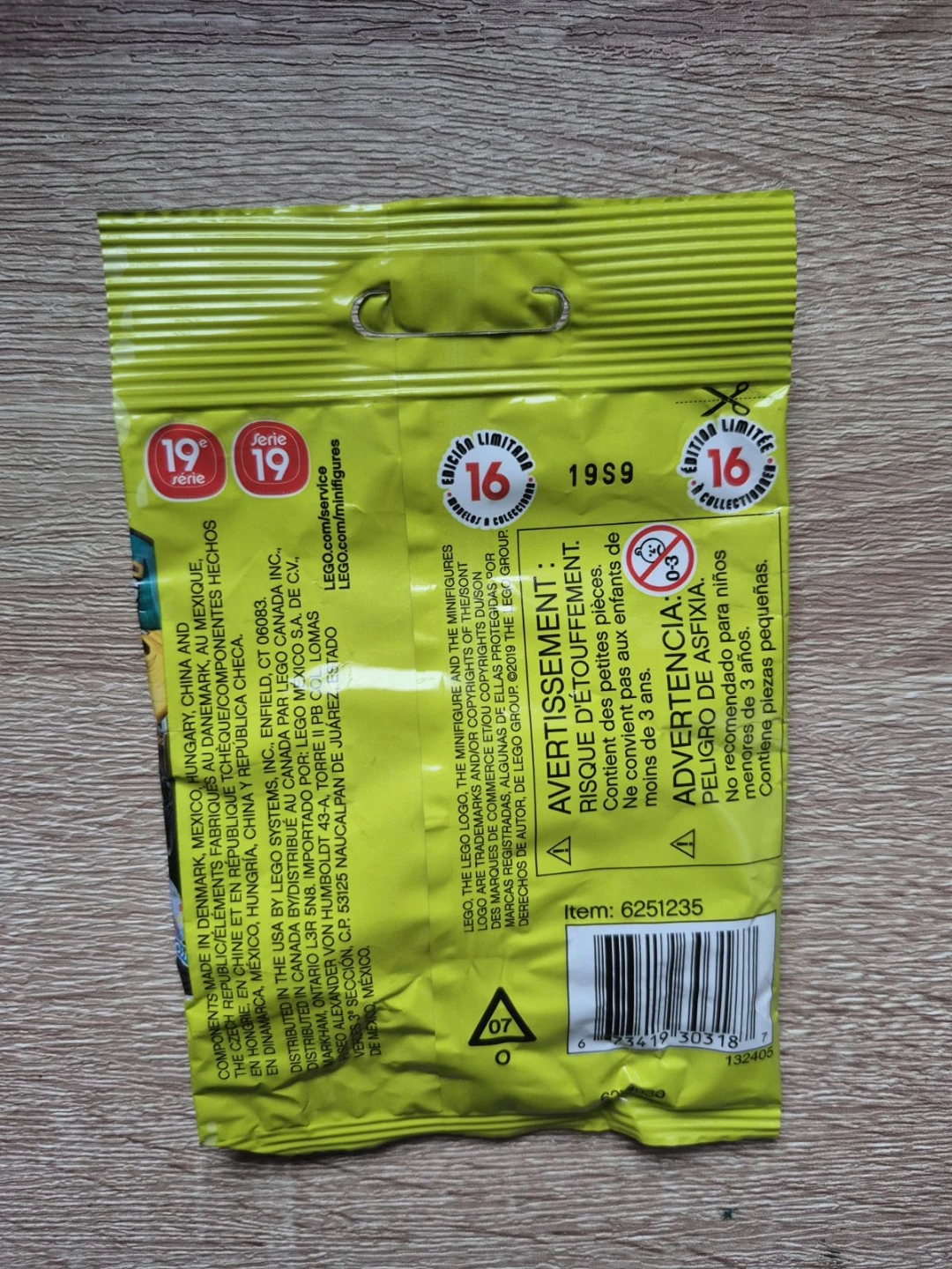 LEGO Minifigures Series 19 Blind Bag - photo 2
