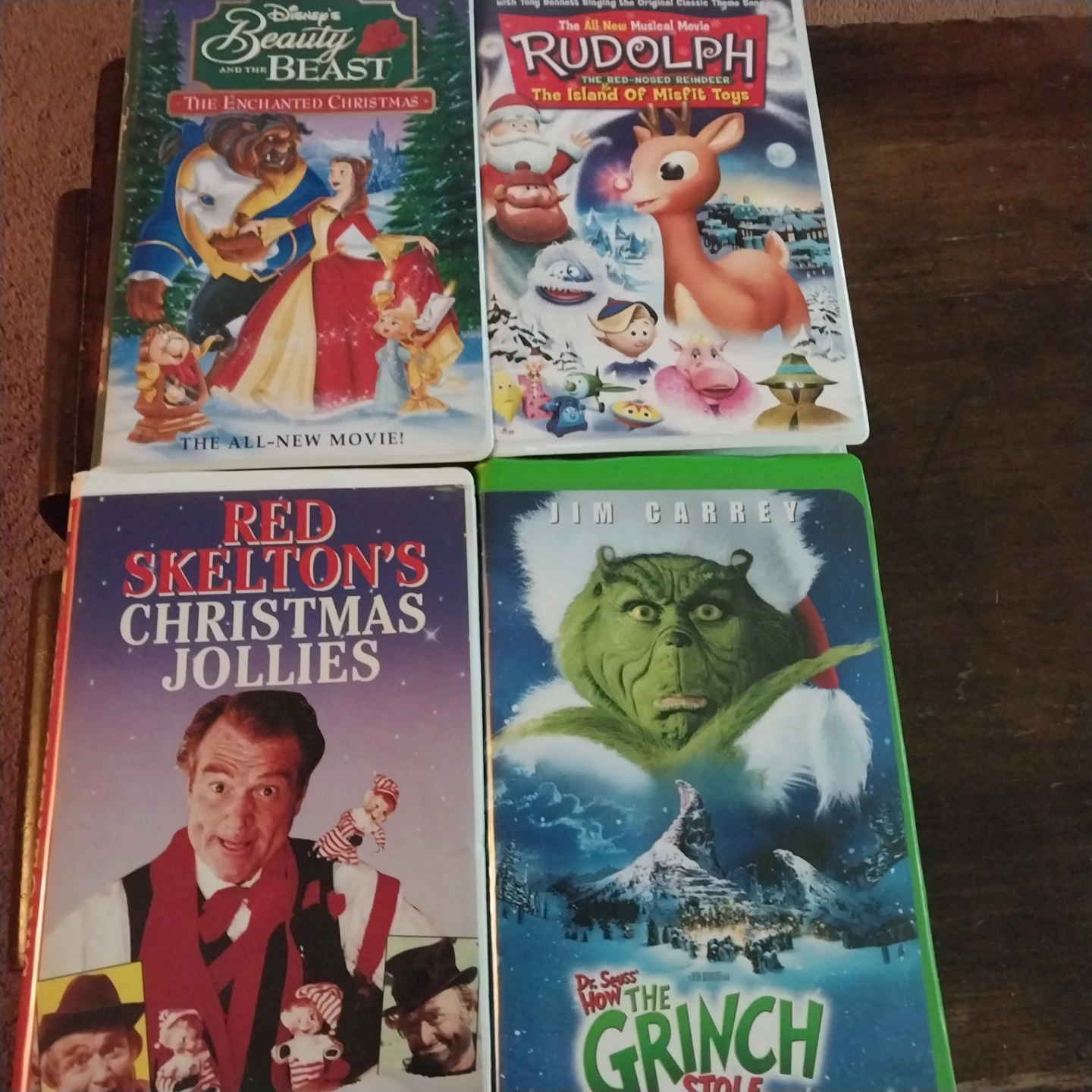 🏈Set of 4 Christmas VHS Tapes🏈