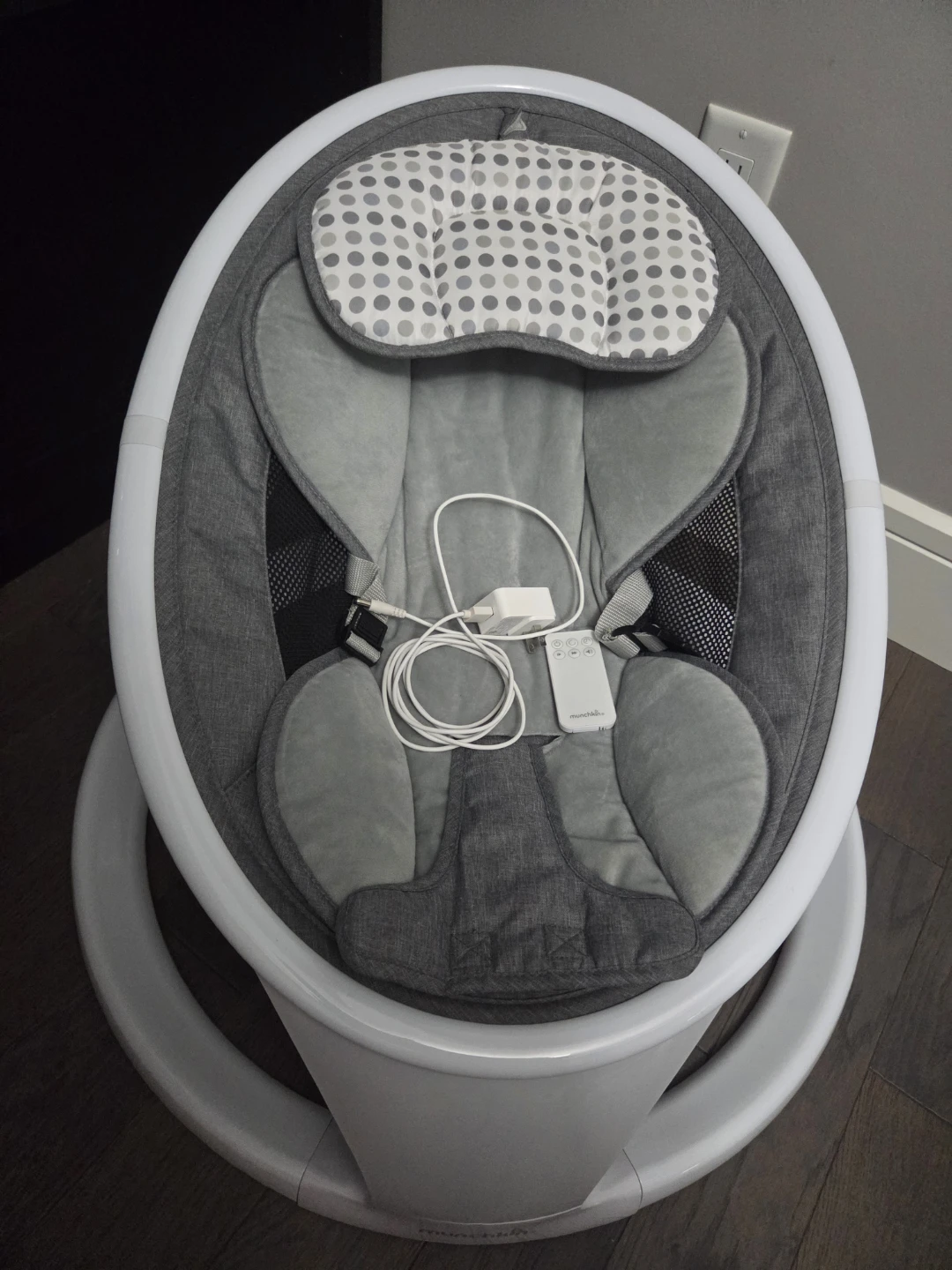 Munchkin baby swing - photo 2