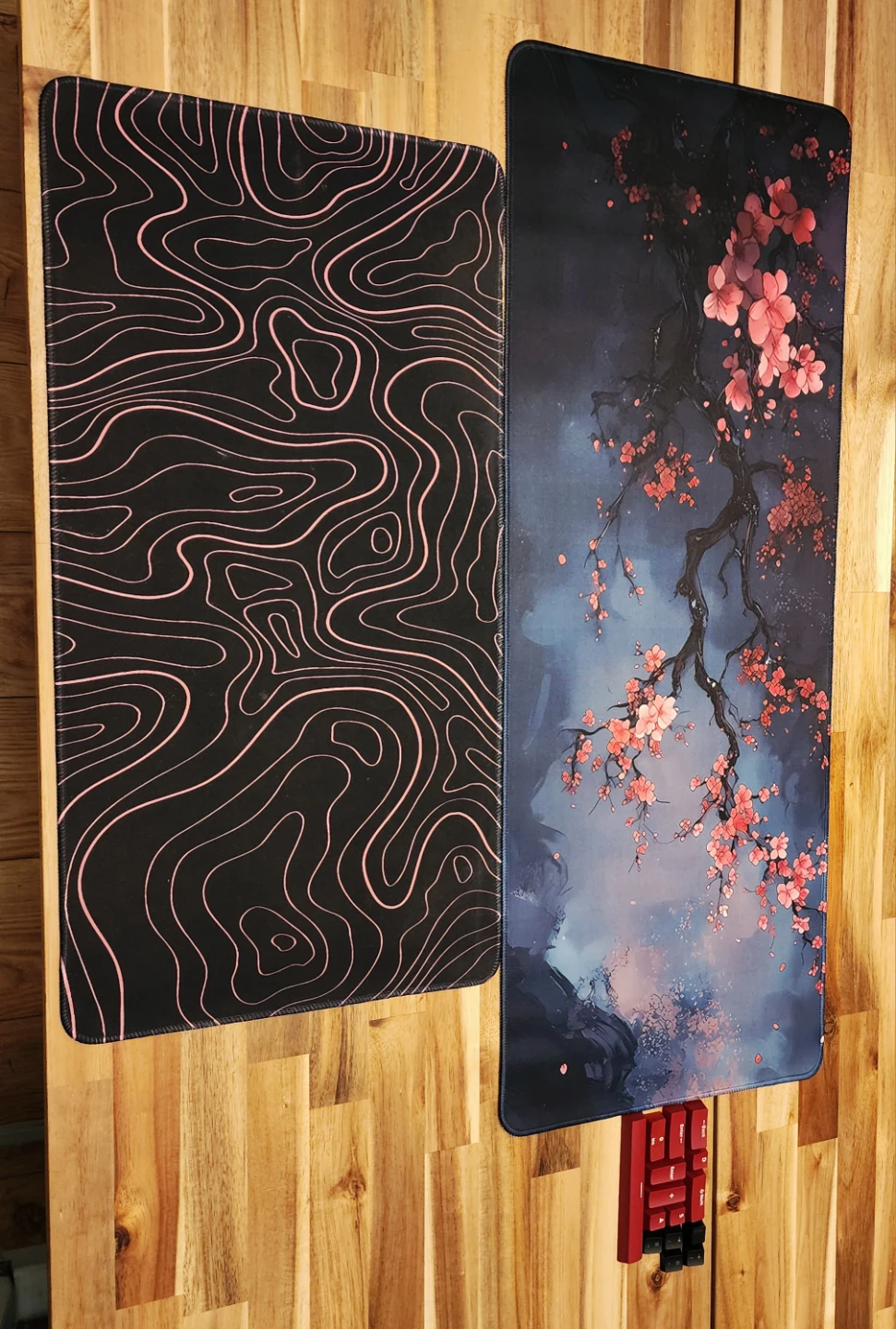 Mechanical Keyboard Keycaps and Desk Mats