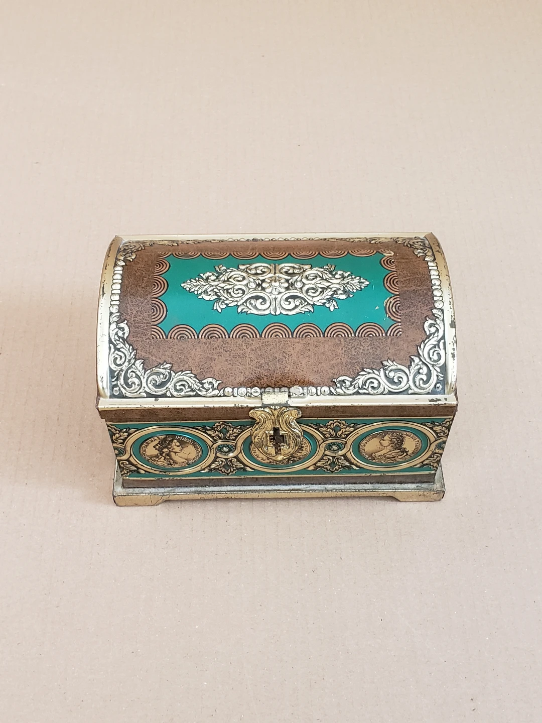 1953 Blue Bird Confectionery Harry Vincent Limited Chest