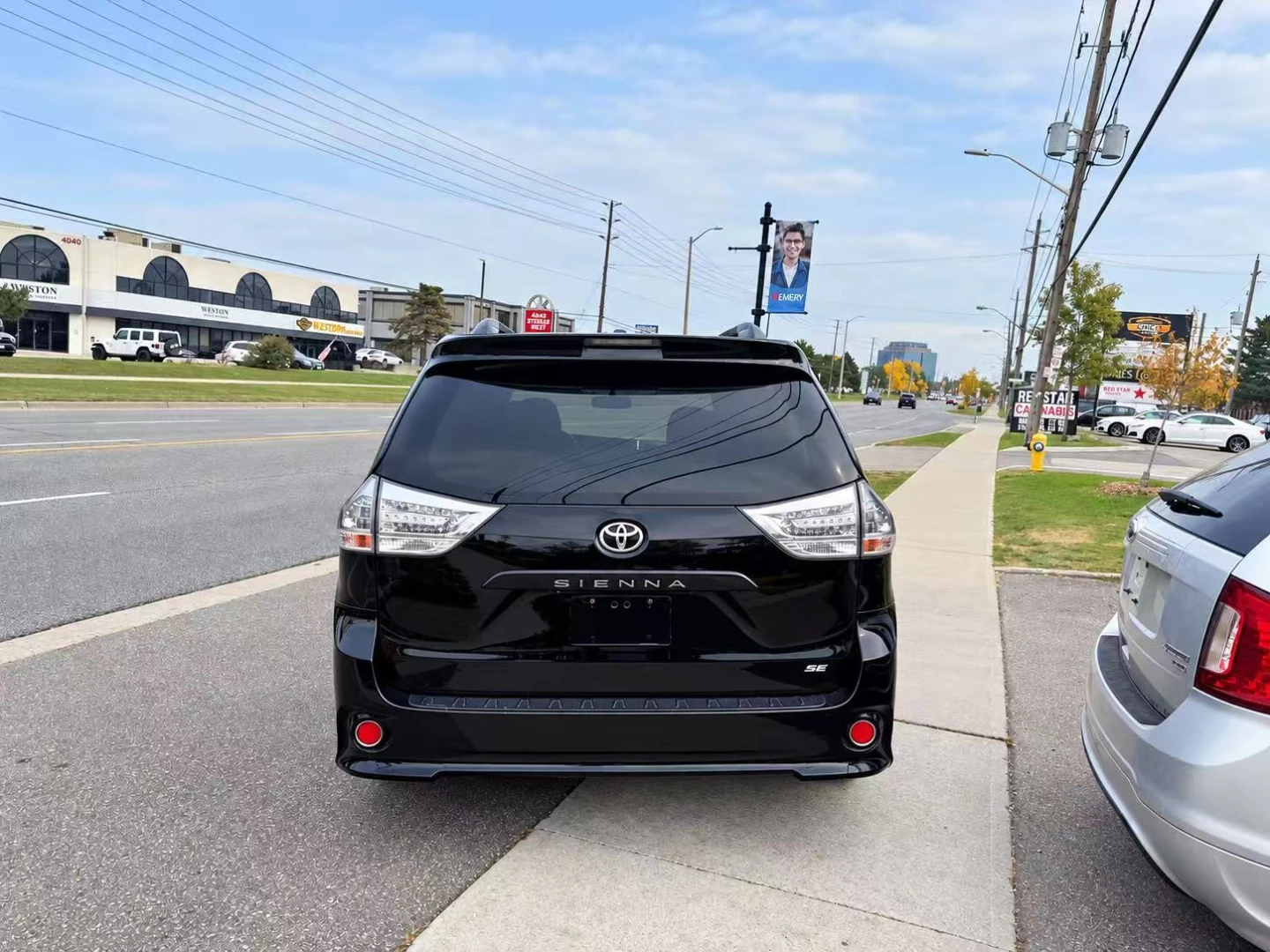 2017 Toyota Sienna SE - photo 3