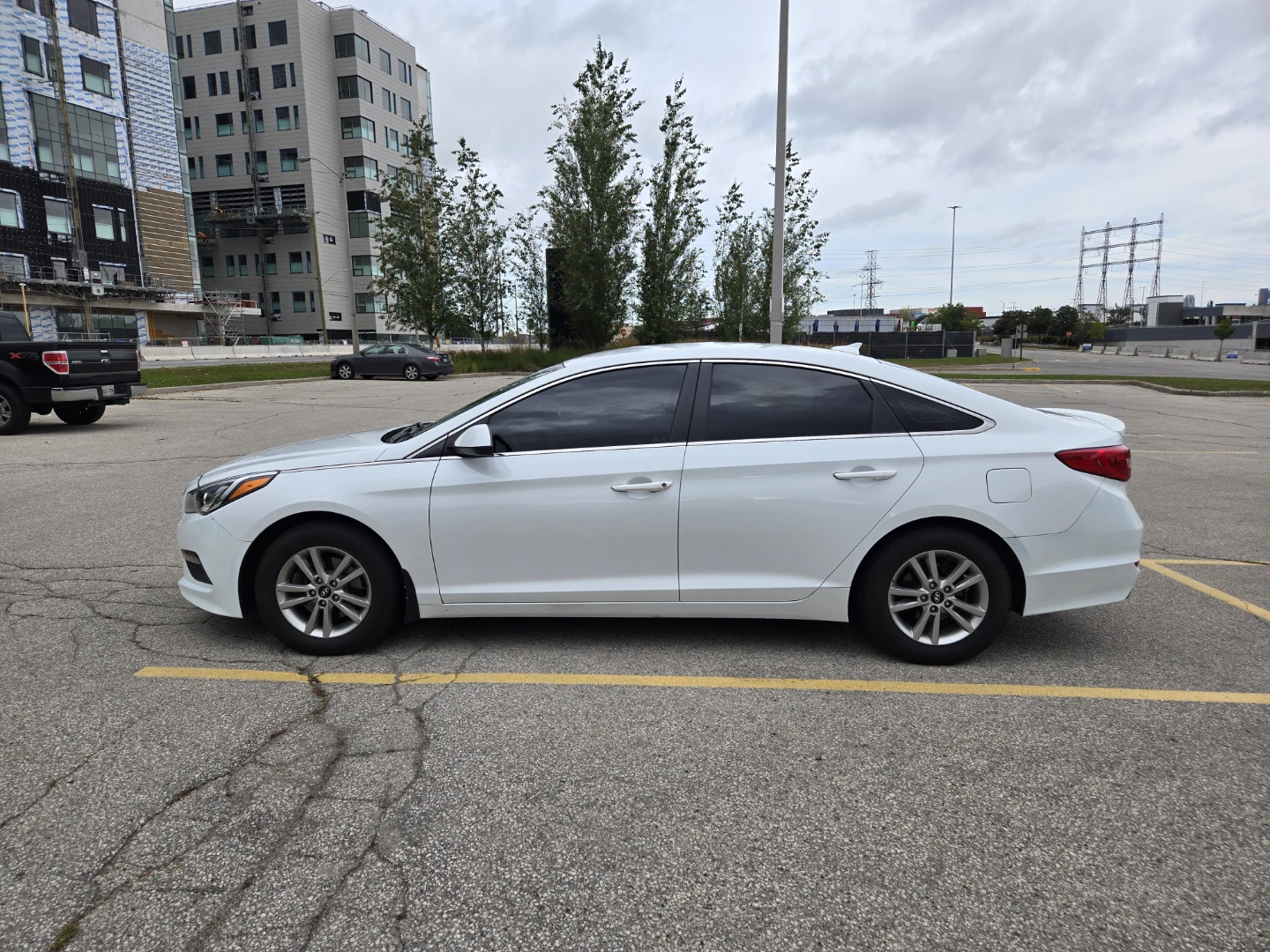 2015 Hyundai Sonata - photo 2