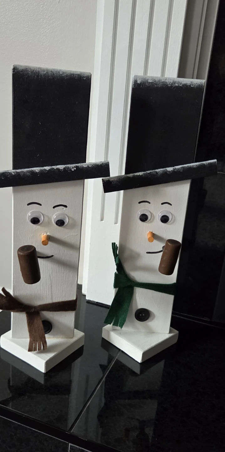 Handcrafted wooden snowmen - photo 2