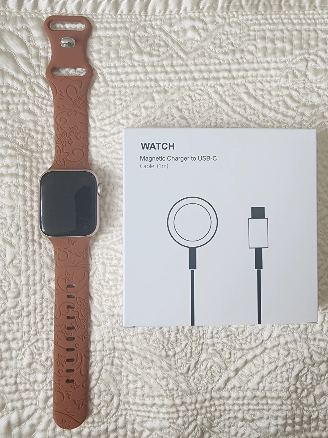 Apple Watch Series 6 GPS Gold 40mm with New Floral Silicone Band