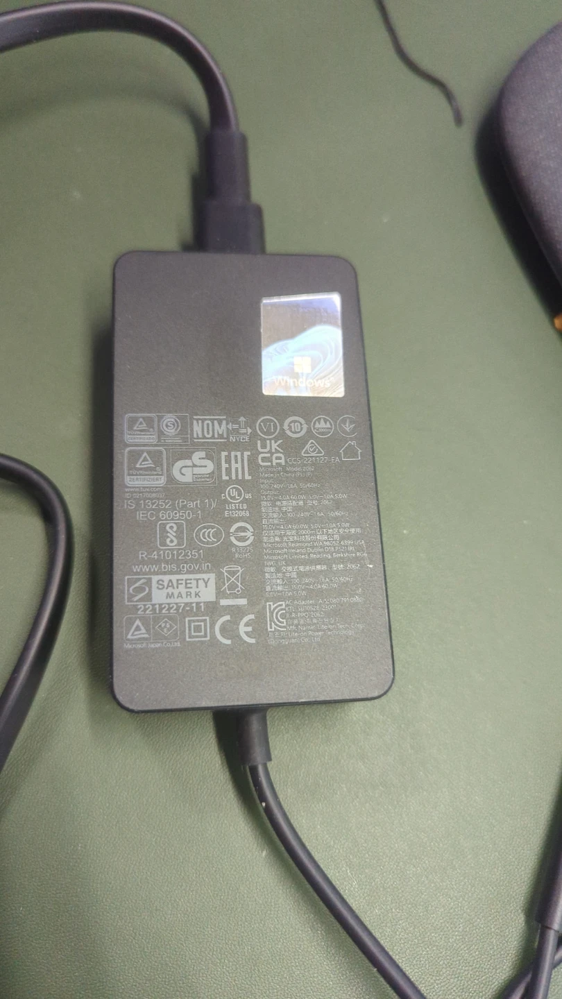 Microsoft Surface 65w Power Adapter Model 2062 - photo 2