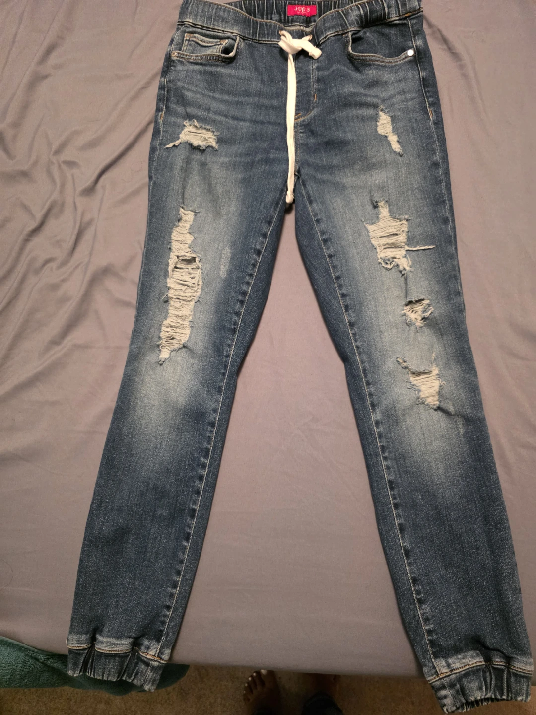 GUESS Distressed Jogger Jeans
