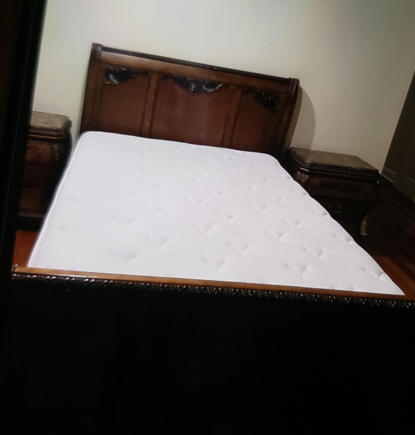 Price negotiable queen size Sleigh Bed Frame without mattress. - photo 2