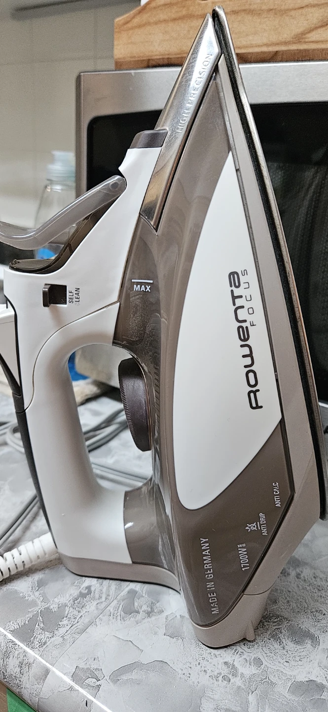 Rowenta Focus Steam Iron 1700W🏈