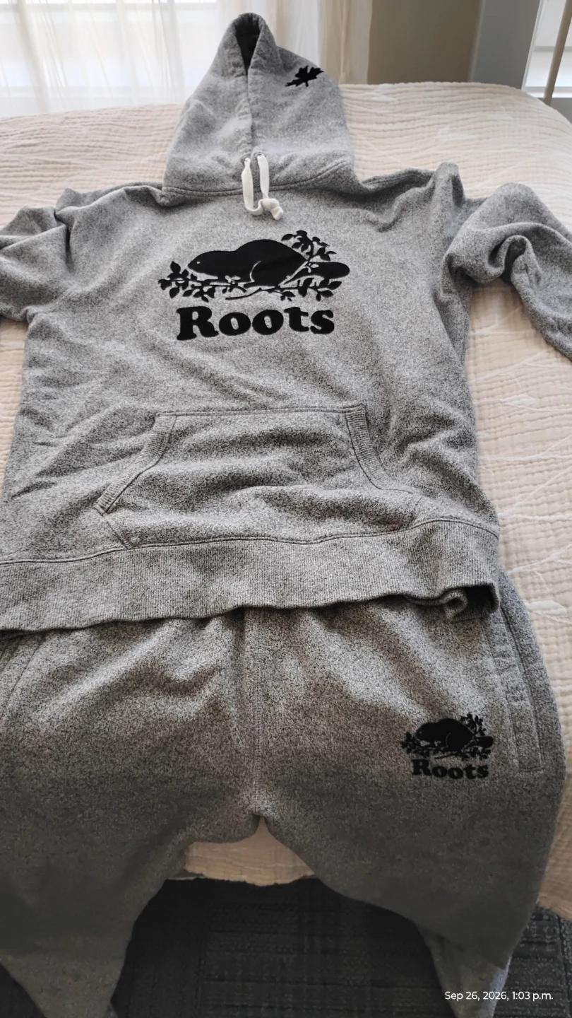 Men's Roots Grey Hoodie and Sweatpants Set. Size Large