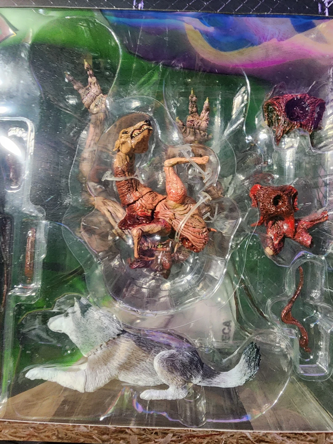 NECA The Thing Ultimate MacReady & Dog figures lot - photo 4