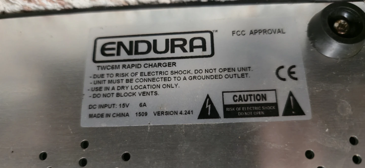 VX-261 3 charger docks - photo 3