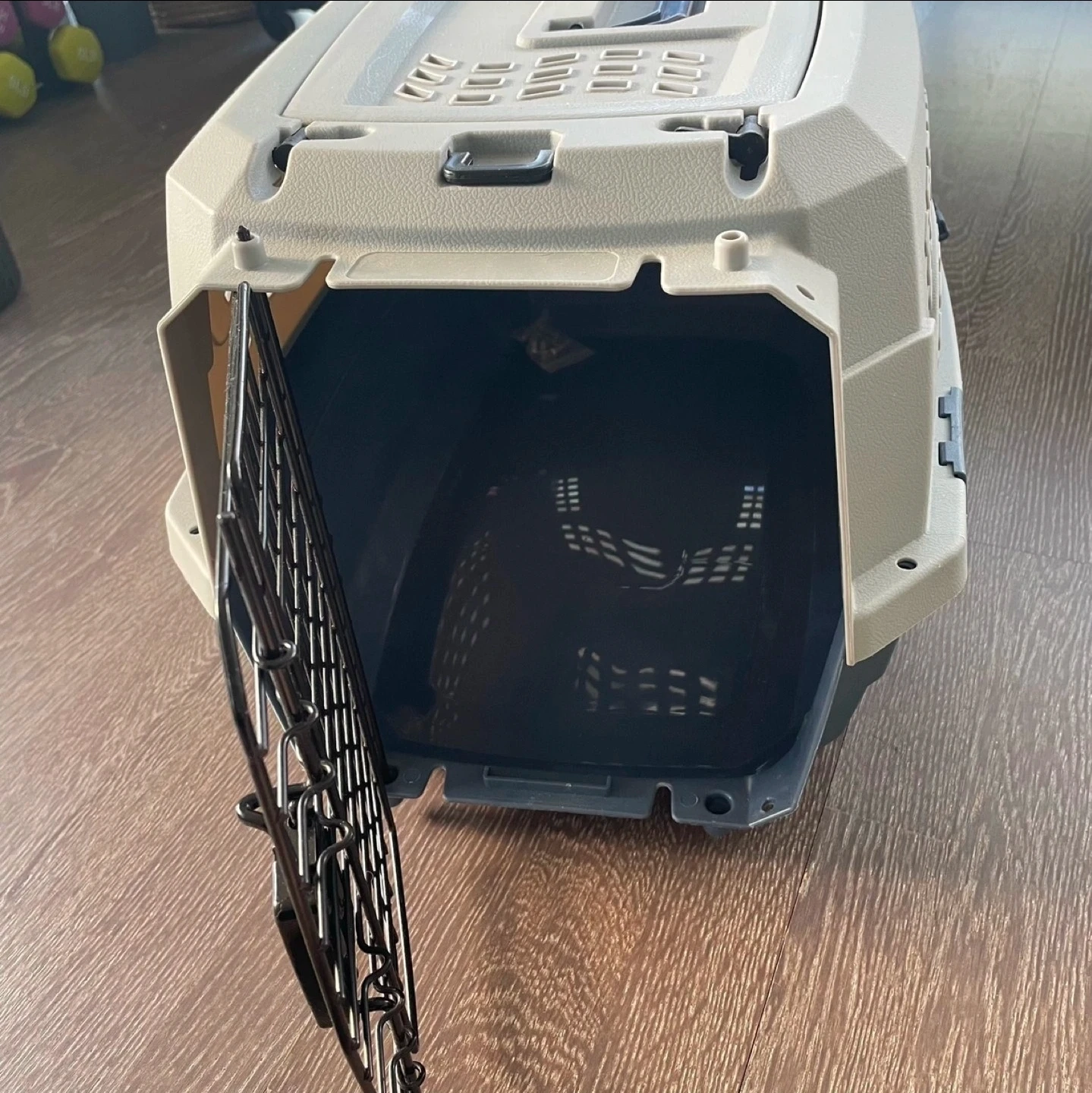 AmazonBasics Two-Door Pet Kennel - photo 3