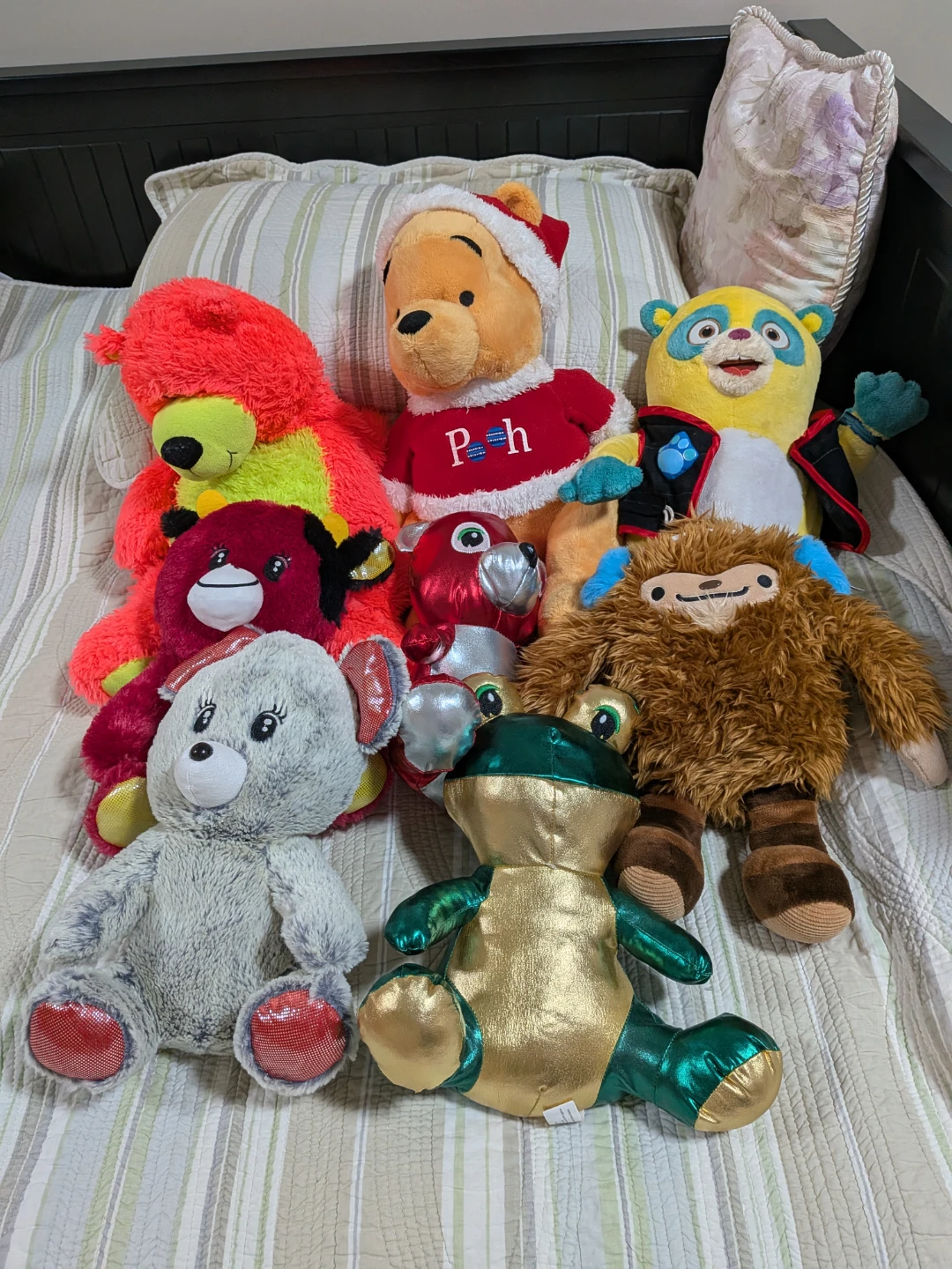 Toy Stuffie Lot (Disney, Quatchi)