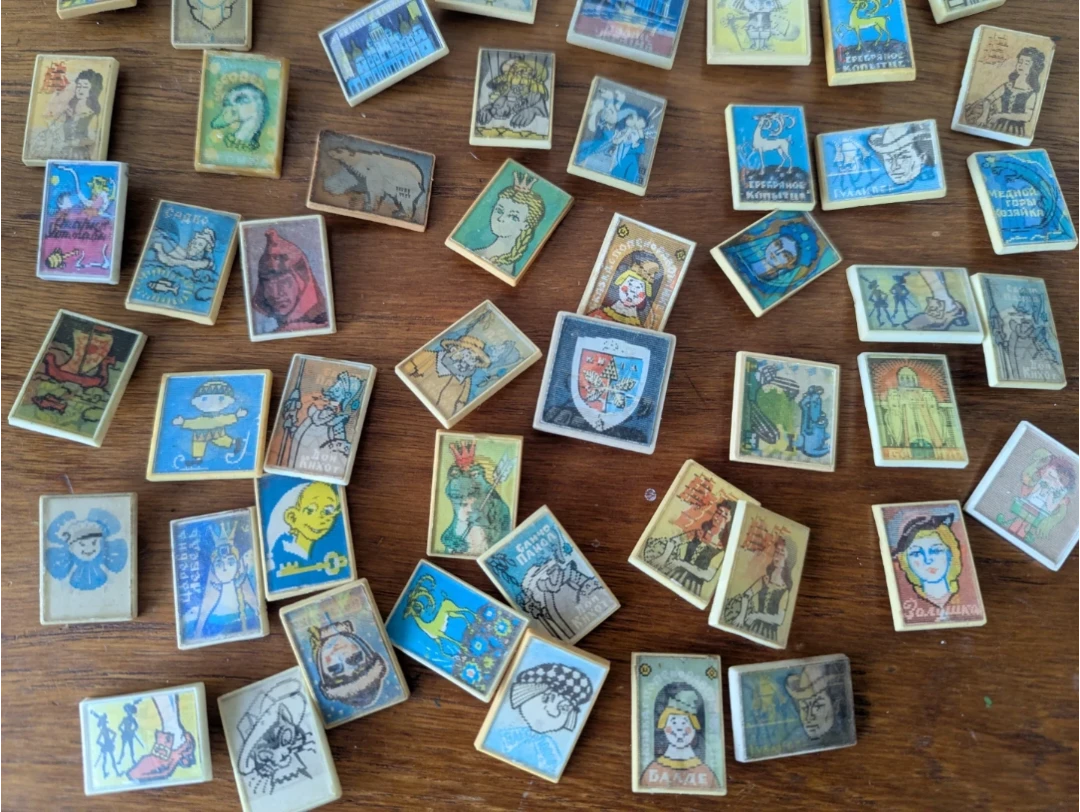 Vintage Soviet Enamel & Lenticular Pins - photo 4